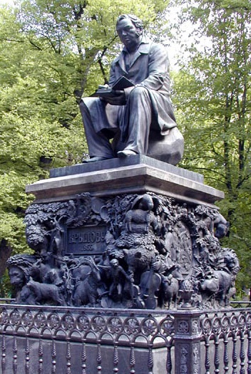 Памятник Крылову в Летнем саду Петербурга